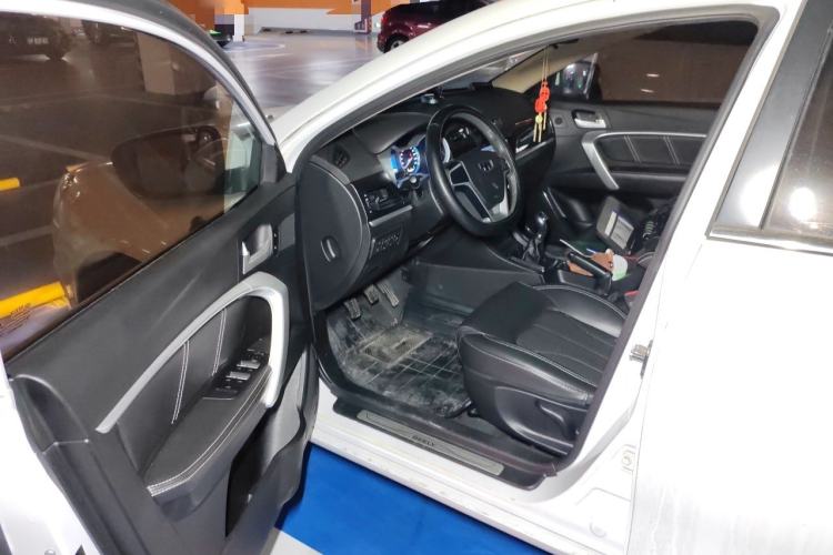 Used Geely Auto Emgrand 2016 Sedan 1.5L Manual Upward Edition Interior 3