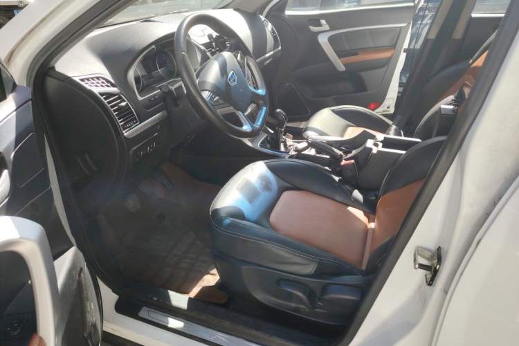Used Geely Auto Emgrand 2016 Hatchback RS 1.5L Manual - Upward Edition Interior 3