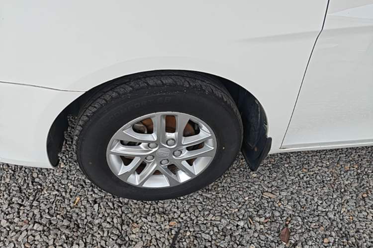 Used Geely Auto Emgrand 2016 Sedan 1.5L Manual Luxury Model Left Front Wheel Hub