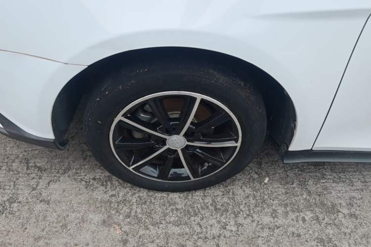 Used Geely Auto Emgrand 2016 Hatchback RS 1.3T CVT Top-Tier Version Left Front Wheel Hub