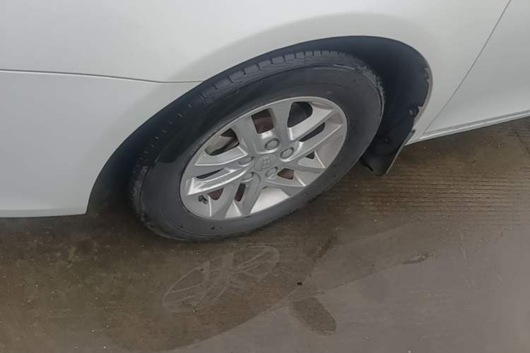 Used Geely Auto Emgrand 2016 Sedan 1.5L Manual Luxury Model Left Front Wheel Hub