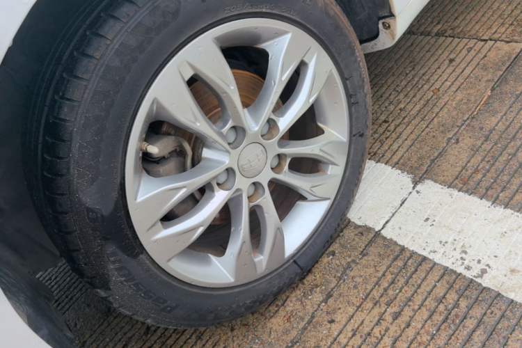 Used Geely Auto Emgrand 2016 Sedan 1.5L Manual Upward Edition Left Front Wheel Hub