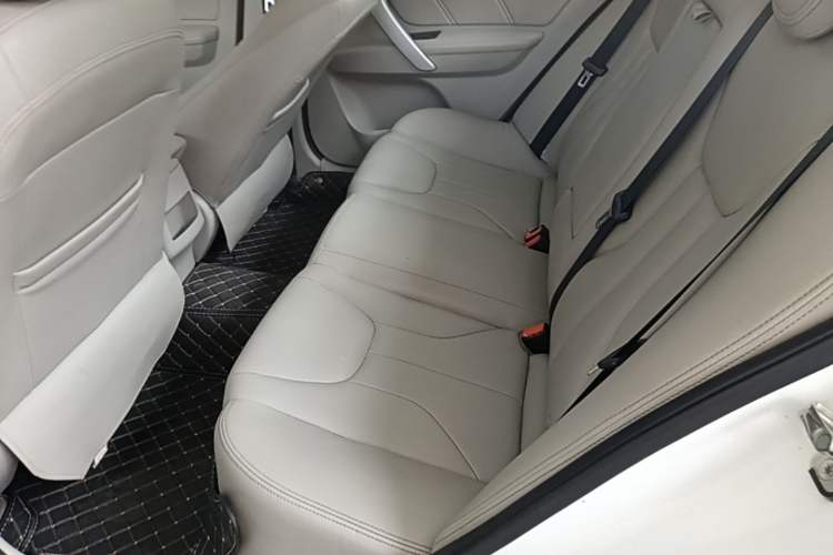 Used Geely Auto Emgrand 2016 Sedan 1.5L CVT Luxury Model Left Rear Seat