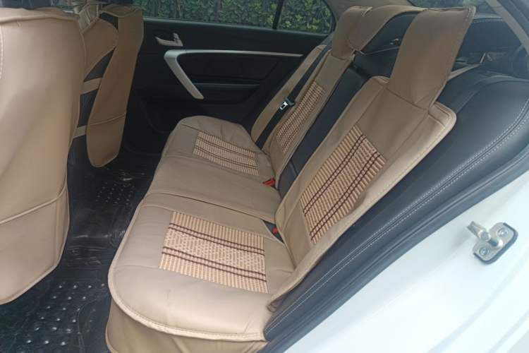 Used Geely Auto Emgrand 2016 Sedan 1.3T CVT Upward Edition Left Rear Seat