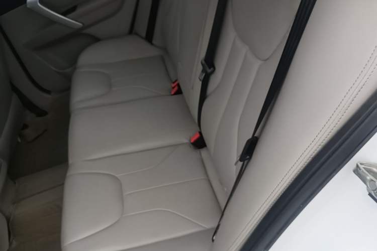 Used Geely Auto Emgrand 2016 Sedan 1.5L Manual Luxury Model Left Rear Seat