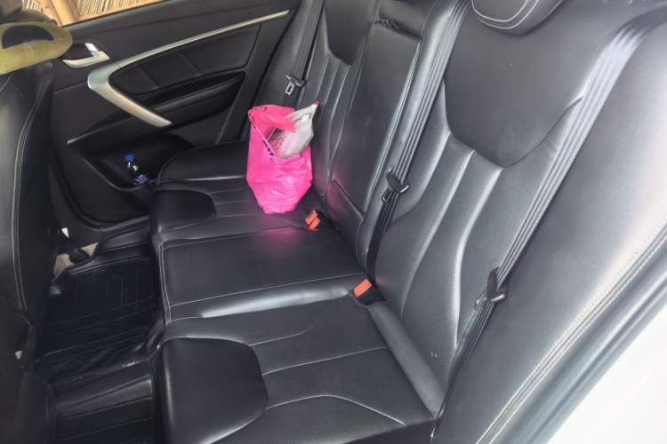 Used Geely Auto Emgrand 2016 Sedan 1.5L Manual Upward Edition Left Rear Seat