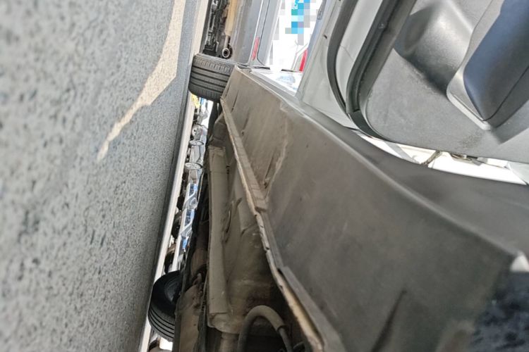Used Geely Auto Emgrand 2016 Hatchback RS 1.5L Manual - Upward Edition Left Side Sill