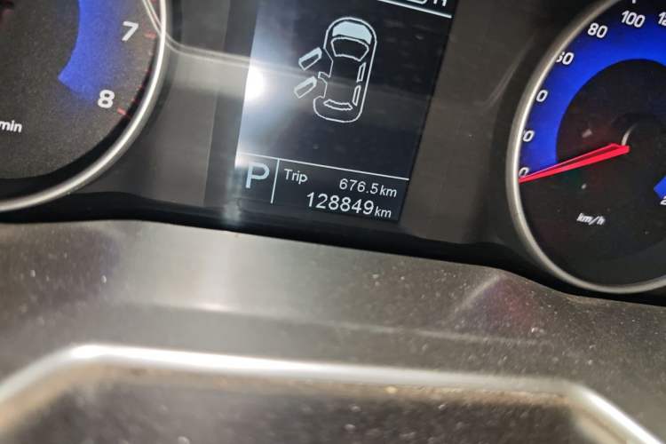 Used Geely Auto Emgrand 2016 Sedan 1.5L CVT Upward Version Odometer Close Up