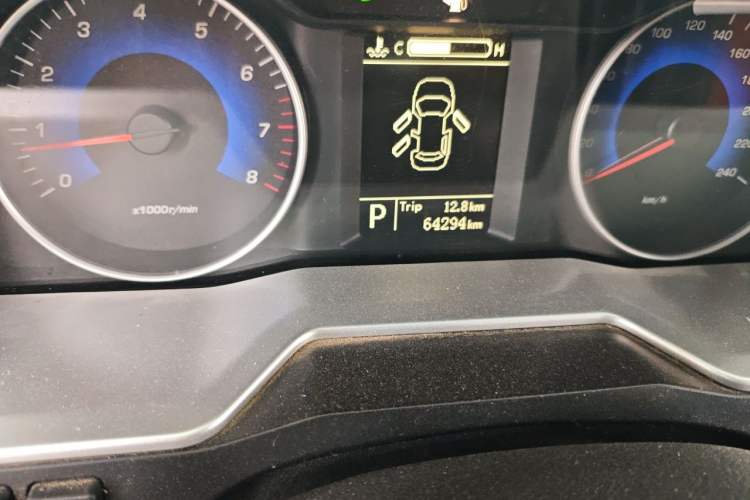 Used Geely Auto Emgrand 2016 Hatchback RS 1.5L CVT Upward Edition Odometer Close Up
