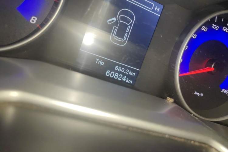 Used Geely Auto Emgrand 2016 Sedan 1.5L Manual Upward Edition Odometer Close Up