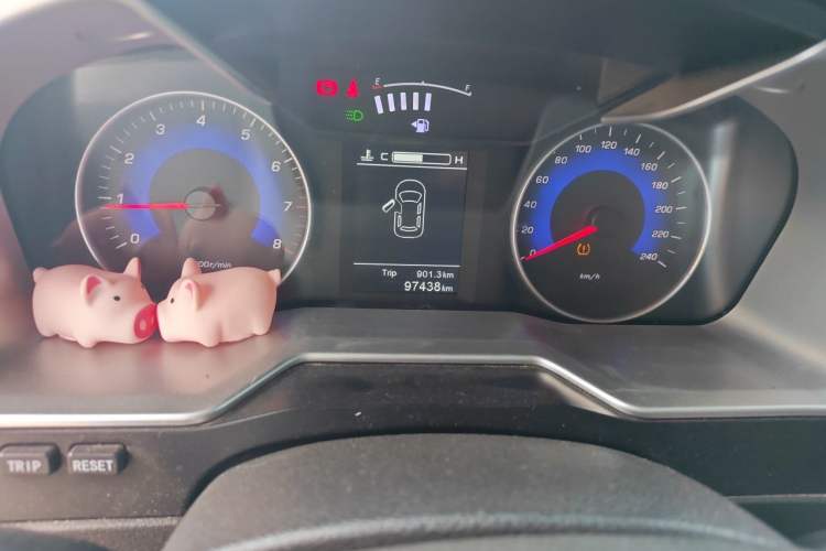 Used Geely Auto Emgrand 2016 Sedan 1.5L Manual Upward Edition Odometer Close Up