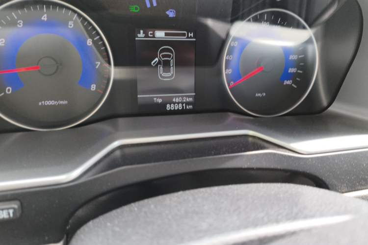 Used Geely Auto Emgrand 2016 Sedan 1.5L Manual Upward Edition Odometer Close Up