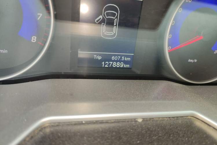 Used Geely Auto Emgrand 2016 Sedan 1.5L Manual Upward Edition Odometer Close Up