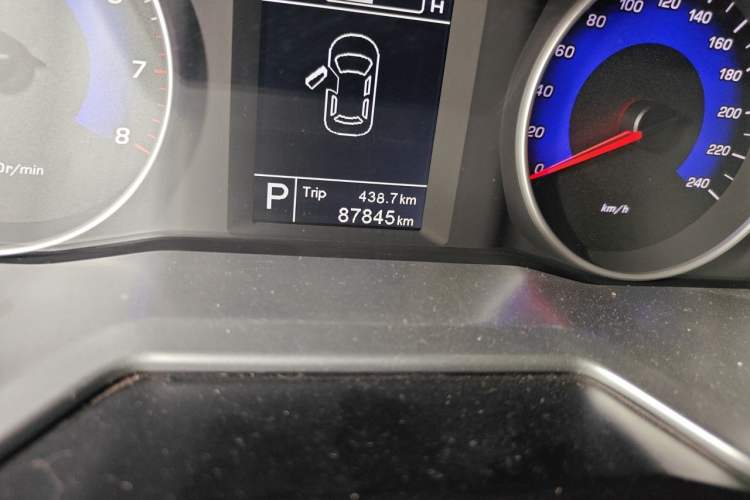Used Geely Auto Emgrand 2016 Sedan 1.5L CVT Upward Version Odometer Close Up