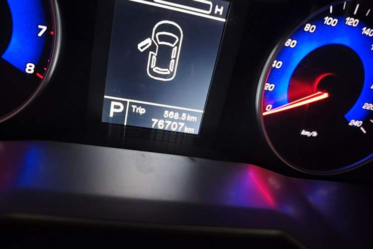 Used Geely Auto Emgrand 2016 Sedan 1.5L CVT Luxury Model Odometer Close Up