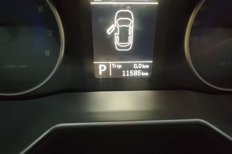 Used Geely Auto Emgrand 2016 Hatchback RS 1.5L CVT Upward Edition Odometer Close Up