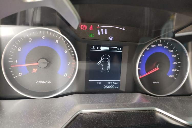 Used Geely Auto Emgrand 2016 Sedan 1.5L Manual Upward Edition Odometer Close Up