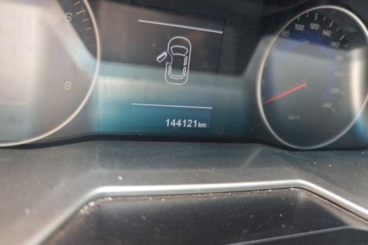 Used Geely Auto Emgrand 2016 Sedan 1.5L Manual Upward Edition Odometer Close Up
