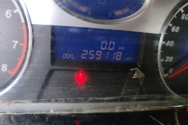 Used Geely Auto Emgrand 2016 Sedan 1.3T Manual Upward Edition Odometer Close Up