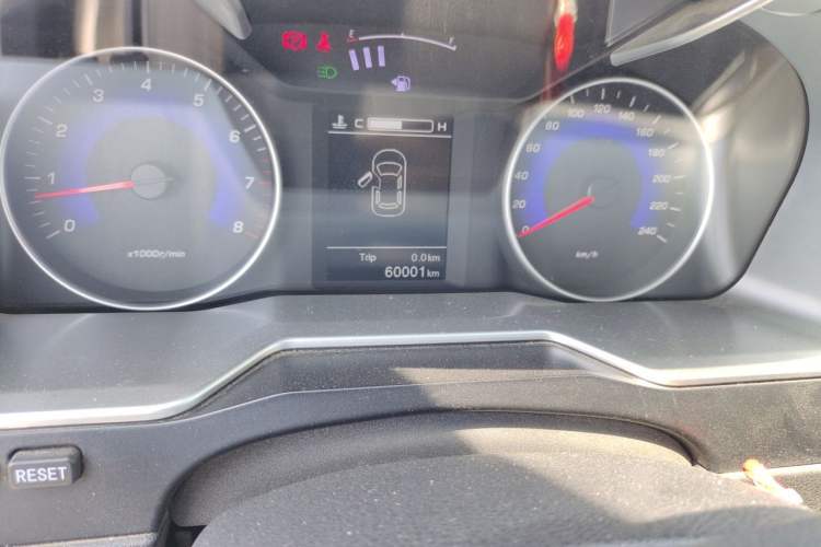 Used Geely Auto Emgrand 2016 Sedan 1.5L Manual Upward Edition Odometer Close Up