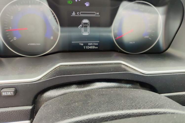 Used Geely Auto Emgrand 2016 Sedan 1.5L Manual Upward Edition Odometer Close Up