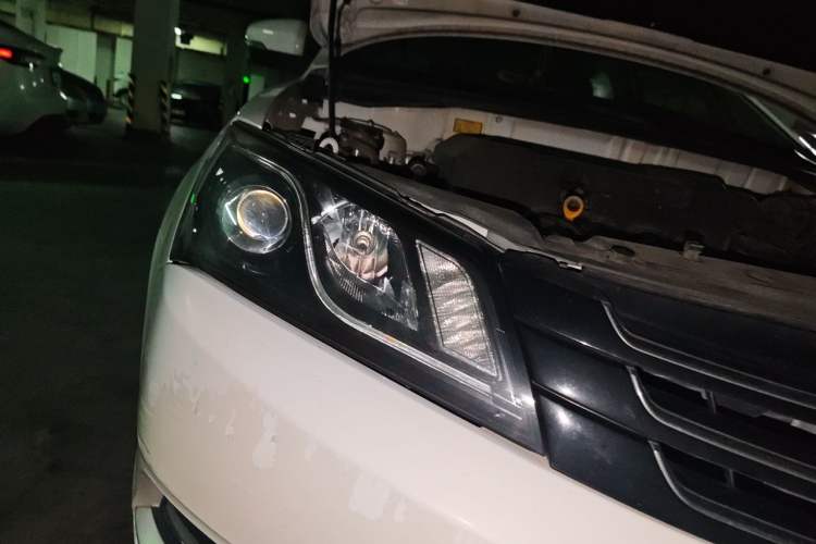 Used Geely Auto Emgrand 2016 Sedan 1.5L CVT Upward Version Right Front Headlight
