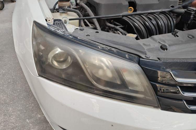 Used Geely Auto Emgrand 2016 Sedan 1.5L CVT Luxury Model Right Front Headlight