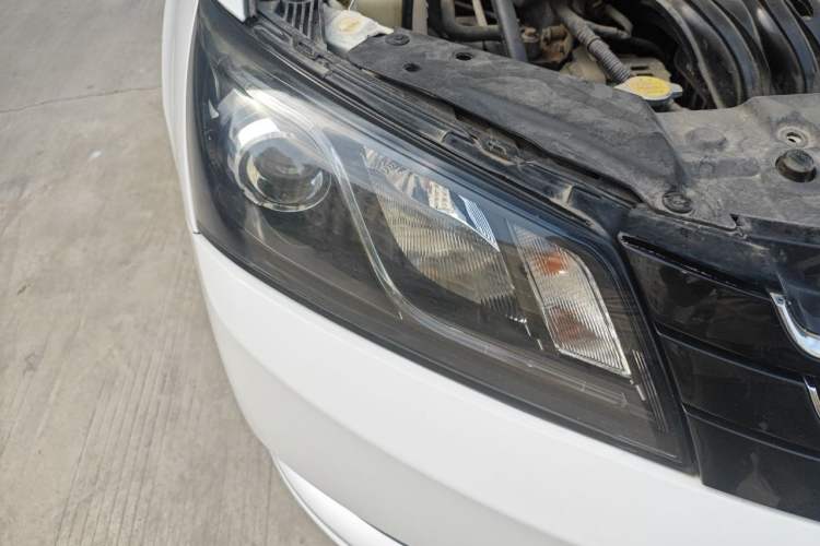 Used Geely Auto Emgrand 2016 Sedan 1.5L Manual Luxury Model Right Front Headlight