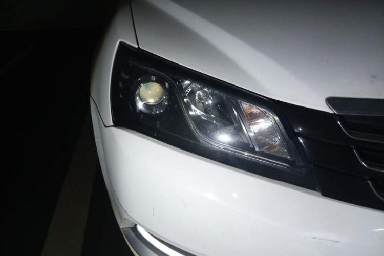 Used Geely Auto Emgrand 2016 Sedan 1.5L CVT Upward Version Right Front Headlight