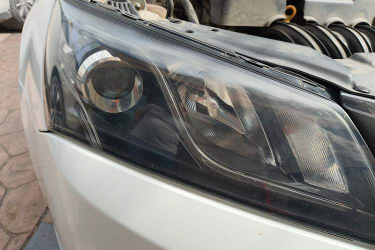 Used Geely Auto Emgrand 2016 Sedan 1.5L Manual Upward Edition Right Front Headlight