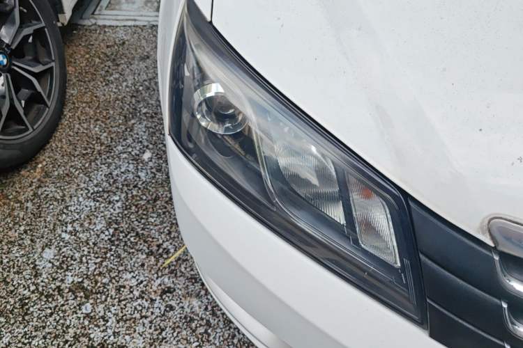 Used Geely Auto Emgrand 2016 Sedan 1.5L Manual Upward Edition Right Front Headlight