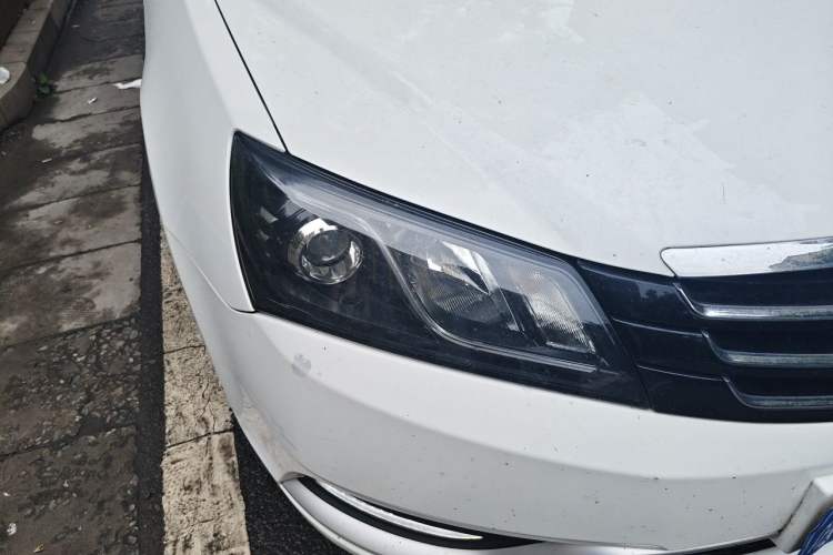 Used Geely Auto Emgrand 2016 Sedan 1.5L CVT Upward Version Right Front Headlight