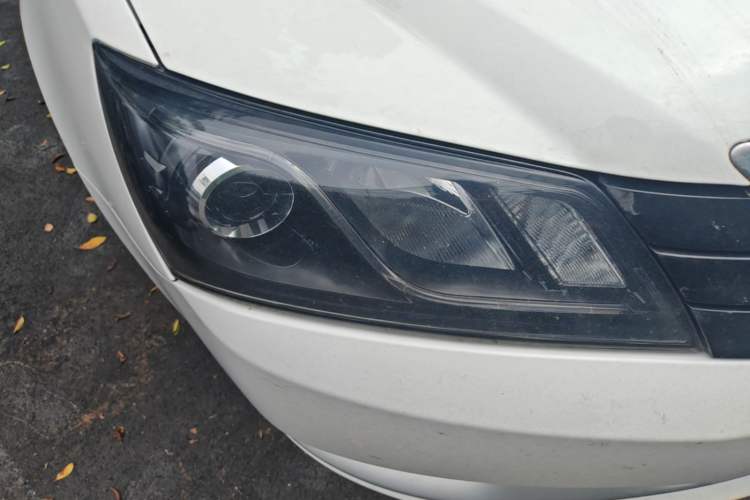 Used Geely Auto Emgrand 2016 Sedan 1.5L CVT Upward Version Right Front Headlight