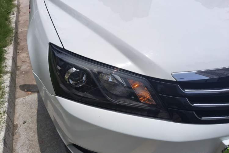 Used Geely Auto Emgrand 2016 Sedan 1.3T CVT Upward Edition Right Front Headlight
