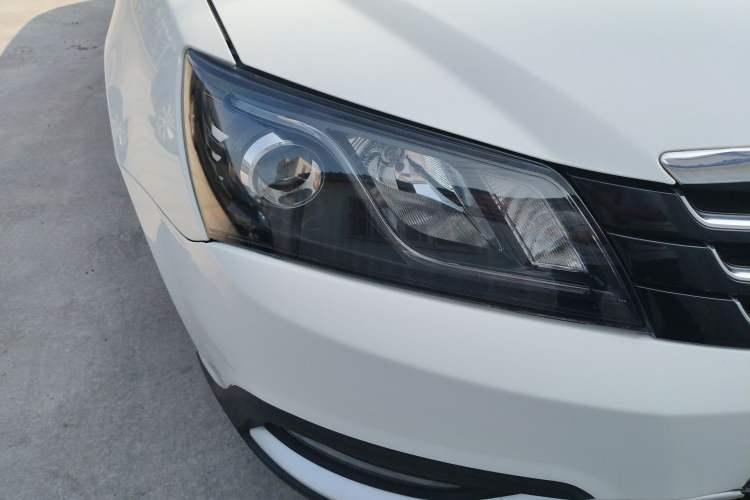 Used Geely Auto Emgrand 2016 Hatchback RS 1.5L Manual - Upward Edition Right Front Headlight