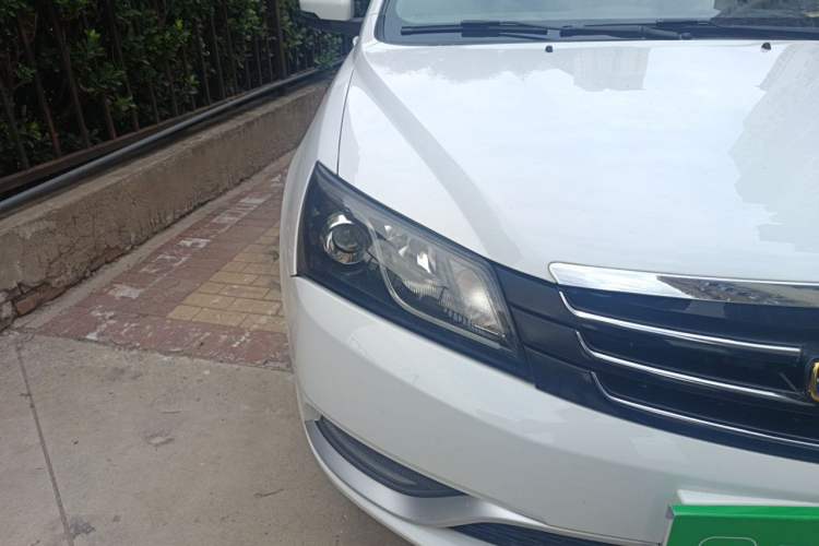 Used Geely Auto Emgrand 2016 Sedan 1.3T CVT Upward Edition Right Front Headlight
