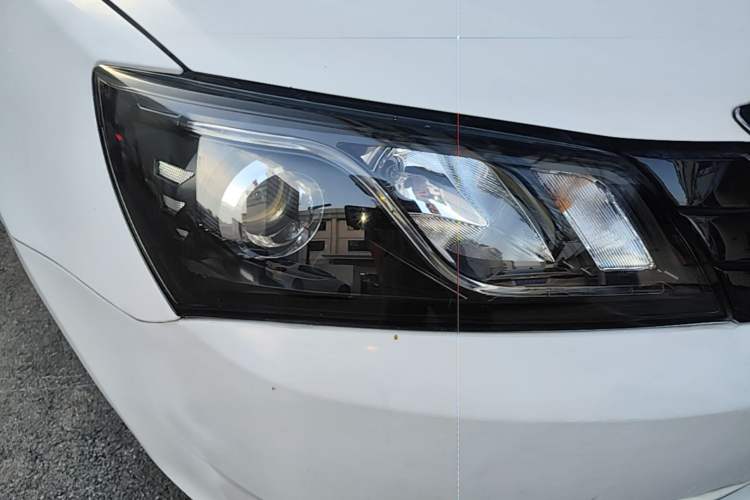 Used Geely Auto Emgrand 2016 Sedan 1.5L CVT Luxury Model Right Front Headlight