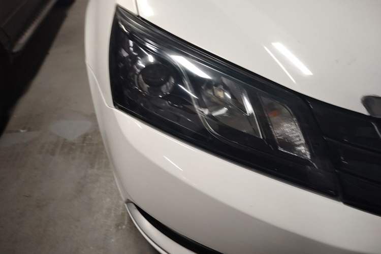 Used Geely Auto Emgrand 2016 Sedan 1.5L CVT Luxury Model Right Front Headlight
