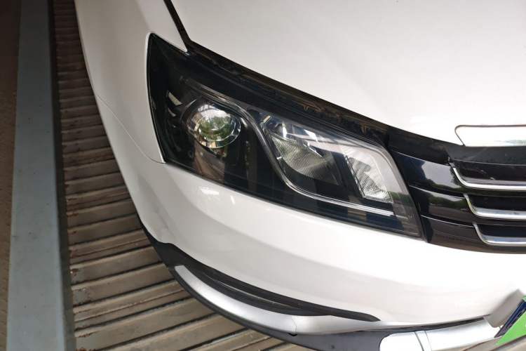 Used Geely Auto Emgrand 2016 Hatchback RS 1.5L CVT Upward Edition Right Front Headlight