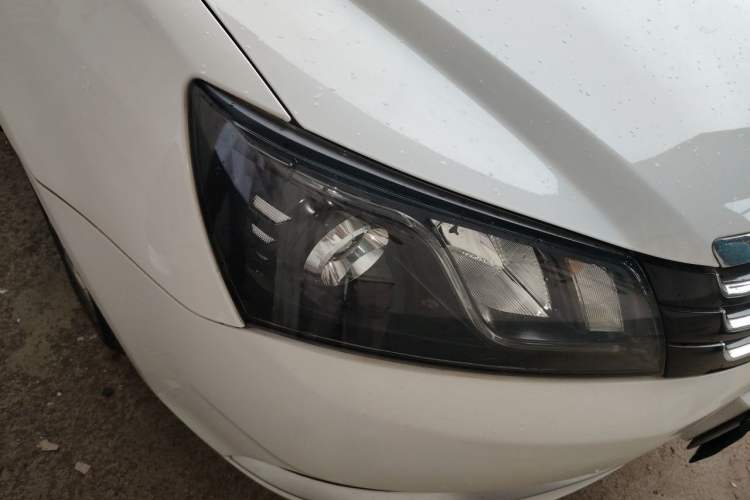 Used Geely Auto Emgrand 2016 Sedan 1.5L CVT Upward Version Right Front Headlight