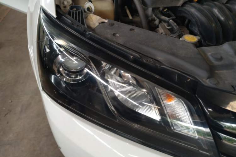Used Geely Auto Emgrand 2016 Sedan 1.5L CVT Luxury Model Right Front Headlight