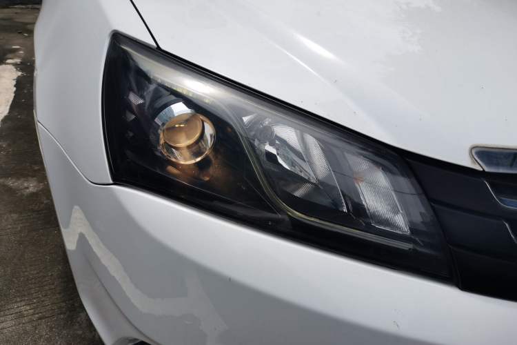 Used Geely Auto Emgrand 2016 Sedan 1.5L CVT Luxury Model Right Front Headlight