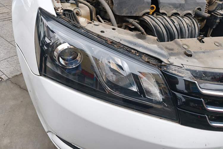 Used Geely Auto Emgrand 2016 Sedan 1.5L CVT Luxury Model Right Front Headlight