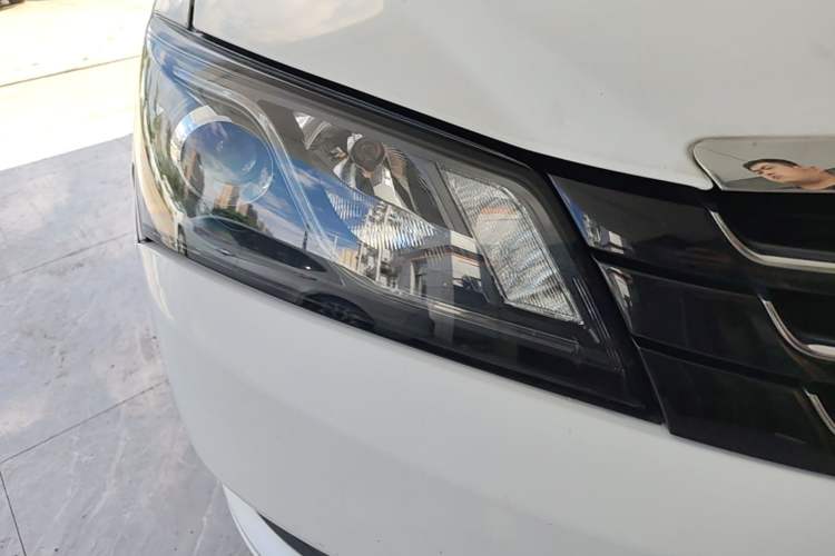Used Geely Auto Emgrand 2016 Sedan 1.5L CVT Upward Version Right Front Headlight