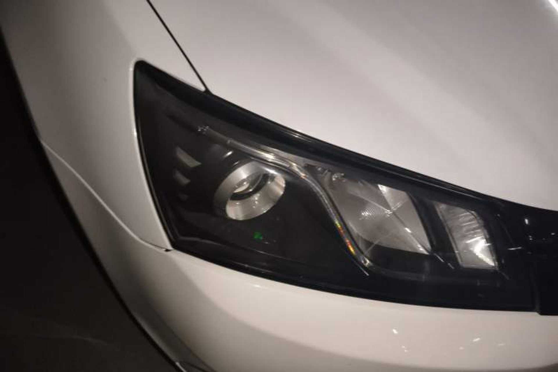 Used Geely Auto Emgrand 2016 Sedan 1.5L CVT Upward Version Right Front Headlight