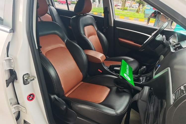 Used Geely Auto Emgrand 2016 Hatchback RS 1.3T CVT Top-Tier Version Right Front Seat