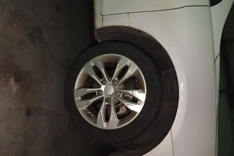 Used Geely Auto Emgrand 2016 Sedan 1.5L CVT Upward Version Right Front Wheel Hub