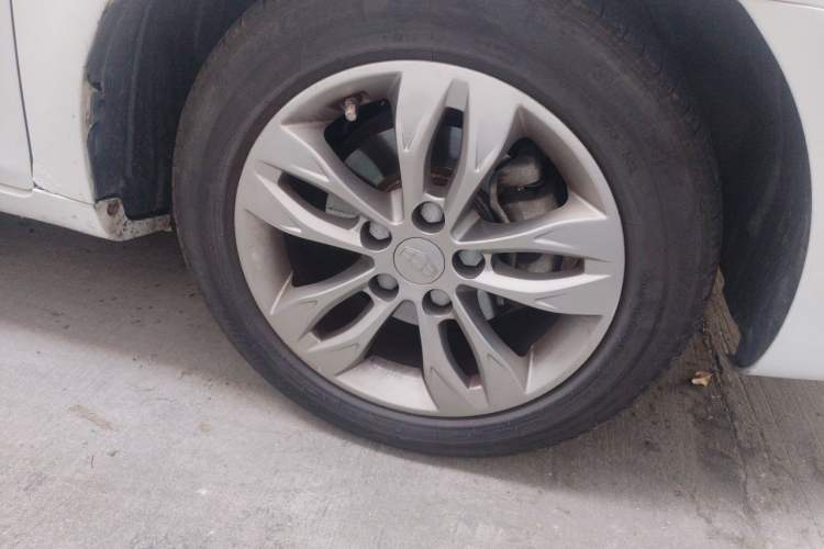 Used Geely Auto Emgrand 2016 Sedan 1.5L CVT Upward Version Right Front Wheel Hub