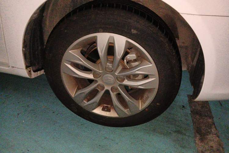 Used Geely Auto Emgrand 2016 Sedan 1.5L Manual Upward Edition Right Front Wheel Hub