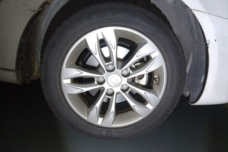 Used Geely Auto Emgrand 2016 Sedan 1.5L CVT Upward Version Right Front Wheel Hub